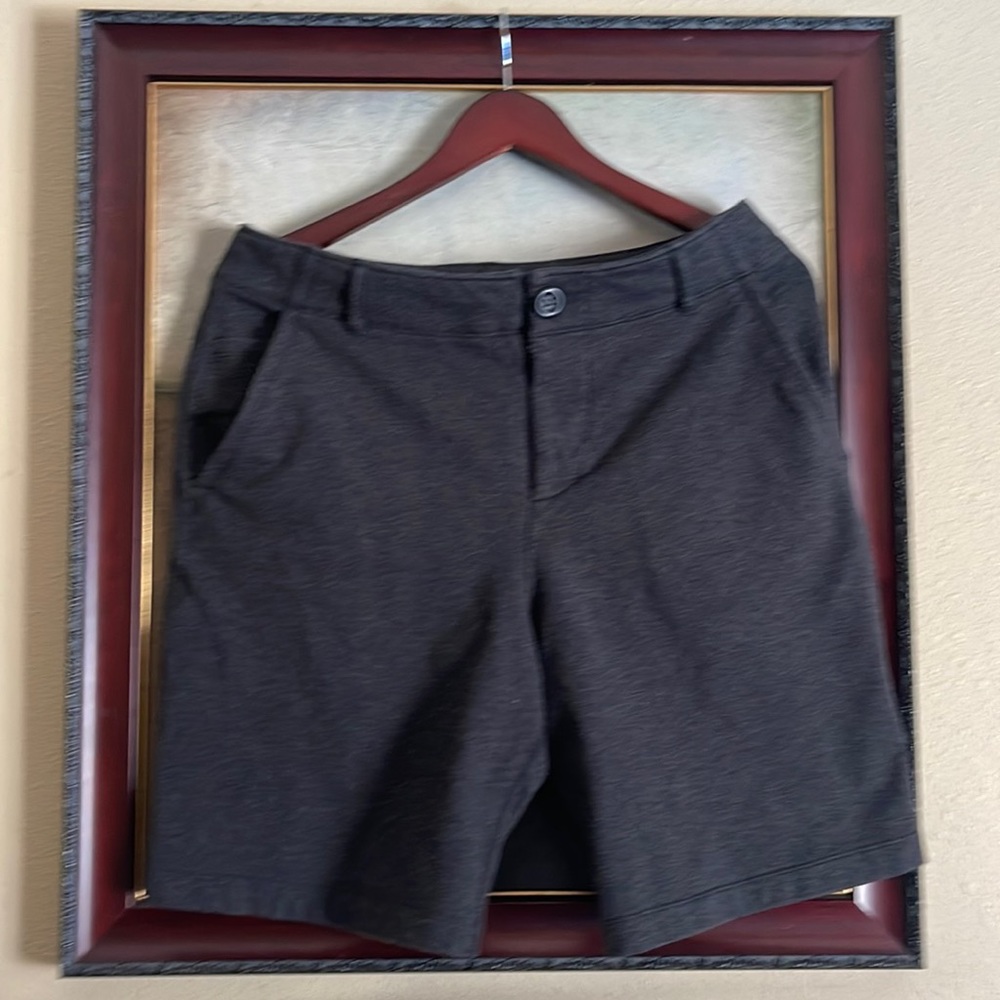 Lululemon Athletica casual short Sz 32